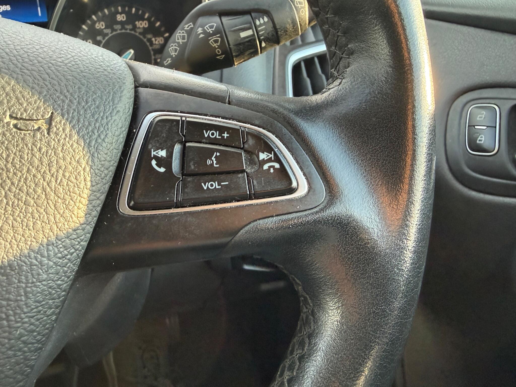 Ford Focus 1.5T EcoBoost Titanium X Euro 6 (s/s) 5dr — photo 106 of 126